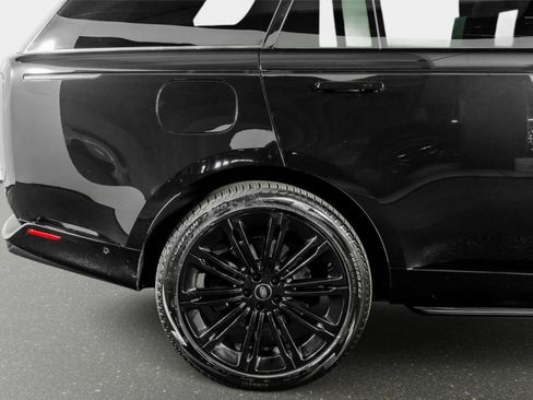 Used 2024 Land Rover Range Rover Long Wheelbase Autobiography image 7