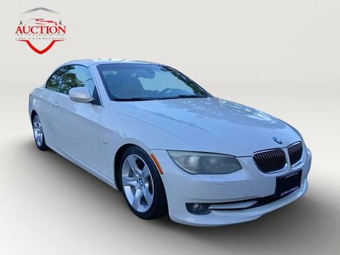 Used 2011 BMW 335i Convertible RWD image 3
