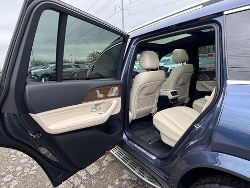 Used 2025 Mercedes-Benz GLS 450 4MATIC w/ AMG Line Exterior image 26