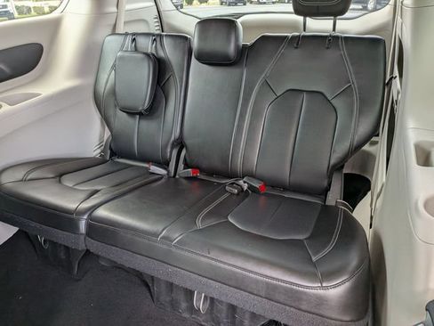 Used 2024 Chrysler Pacifica Touring-L FWD image 28