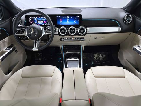 Used 2026 Mercedes-Benz GLB 250 4MATIC image 18