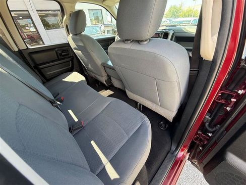 Used 2018 RAM 1500 Express AWD/4WD image 25
