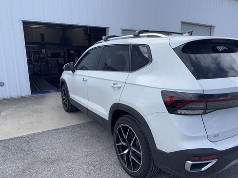 Used 2025 Volkswagen Taos SE image 6