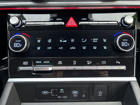 Used 2024 Hyundai Santa Fe Limited image 41