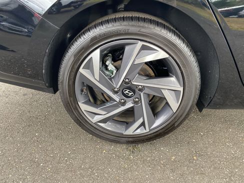 Certified 2025 Hyundai Elantra SEL image 23