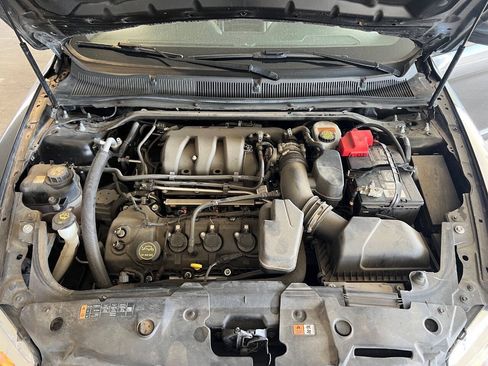 Used 2018 Ford Taurus SEL FWD image 25