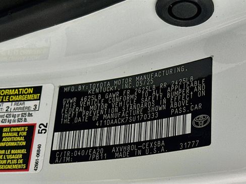 Used 2025 Toyota Camry SE FWD image 12