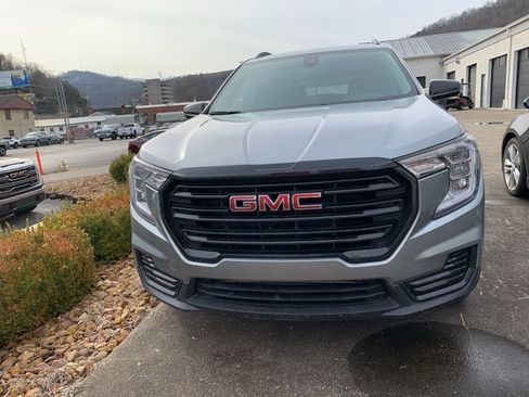 Used 2024 GMC Terrain SLE w/ Driver Convenience Package image 29