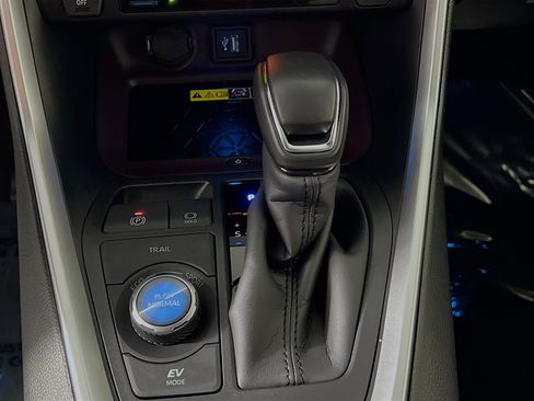 Used 2025 Toyota RAV4 Limited w/ Advanced Technology Package AWD/4WD image 24