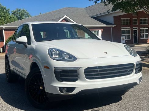 Used 2017 Porsche Cayenne AWD/4WD image 7