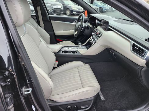 Used 2022 Genesis G70 3.3T w/ Sport Advanced Package image 11