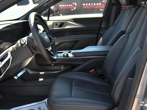 Used 2024 Cadillac Lyriq Tech RWD image 17