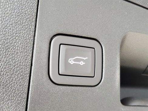 New 2025 Cadillac XT4 Premium Luxury image 8