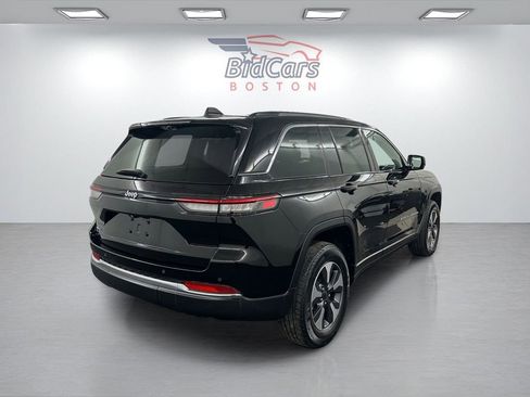 Used 2022 Jeep Grand Cherokee Limited 4xe w/ Luxury Tech Group II AWD/4WD image 4