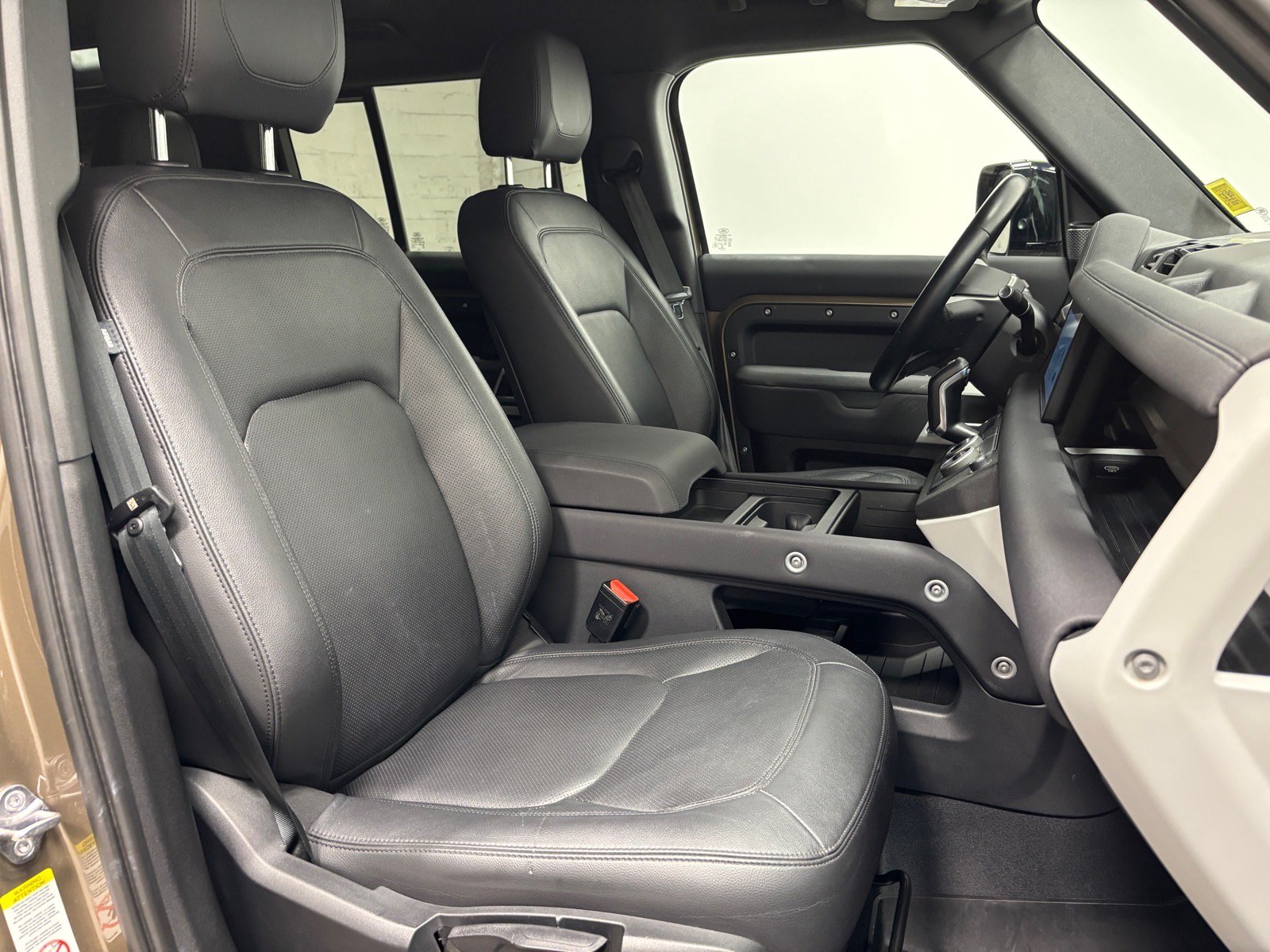 Used 2023 Land Rover Defender 110 S AWD/4WD image 30