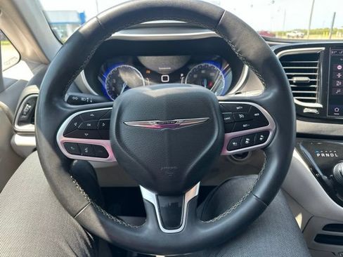 Used 2022 Chrysler Pacifica Touring-L FWD image 35