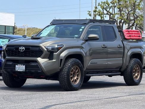 Used 2024 Toyota Tacoma TRD Sport AWD/4WD image 8