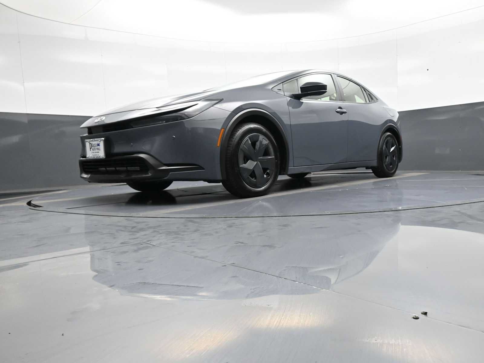 Used 2025 Toyota Prius LE FWD image 25