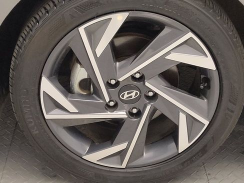 Used 2025 Hyundai Elantra SEL FWD image 31
