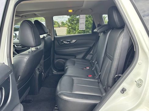Used 2018 Nissan Rogue SL w/ Premium Package AWD/4WD image 14