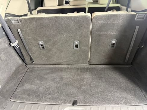 Used 2025 Nissan Pathfinder SL FWD image 34