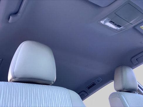 Used 2018 Toyota Highlander Plus FWD image 14