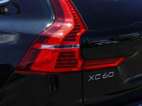 Used 2023 Volvo XC60 B5 Plus w/ Protection Package Premier FWD image 9