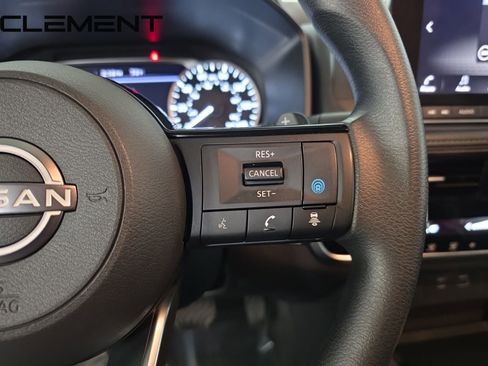 Used 2022 Nissan Rogue SV image 17