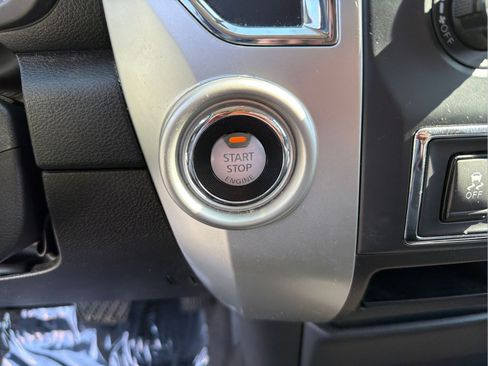 Used 2017 Nissan Titan SV RWD image 20