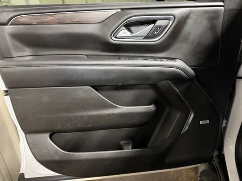 Used 2022 Chevrolet Suburban Z71 w/ Z71 Off-Road Package AWD/4WD image 12