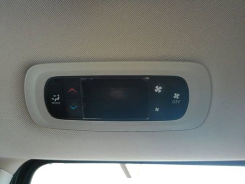 Used 2023 Chrysler Voyager LX image 32