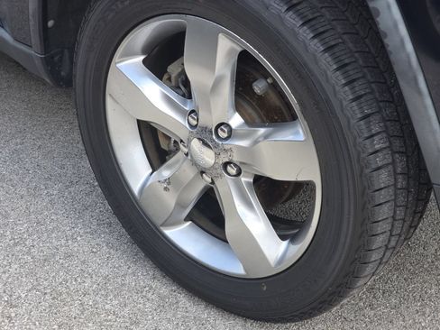 Used 2011 Jeep Grand Cherokee Overland w/ Mopar Chrome Edition Group AWD/4WD image 9