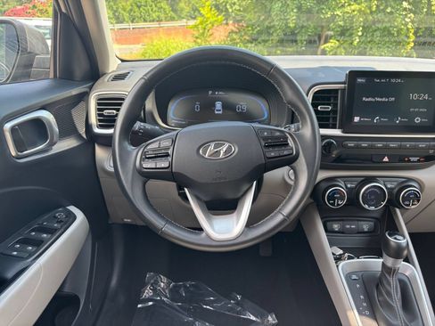 Used 2025 Hyundai Venue SEL FWD image 34