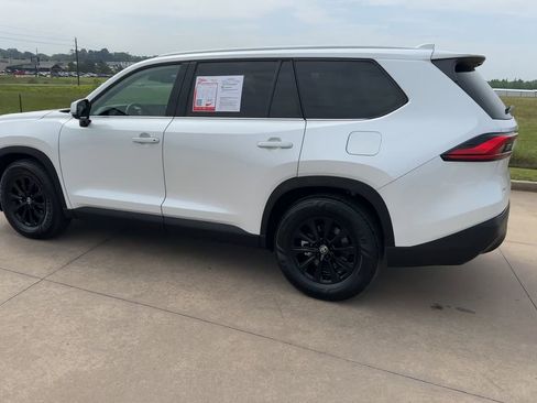 Used 2024 Toyota Grand Highlander AWD image 6