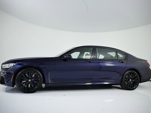 Used 2022 BMW 740i w/ M Sport Package image 4