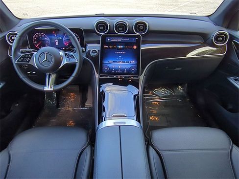 Used 2025 Mercedes-Benz GLC 300 image 15