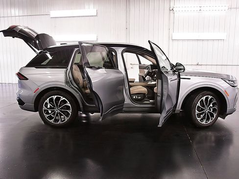 Used 2024 Lincoln Nautilus Reserve w/ Equipment Group 203A image 30