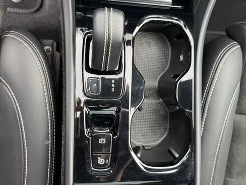 Used 2022 Volvo XC40 T5 R-Design w/ Advanced Package image 22