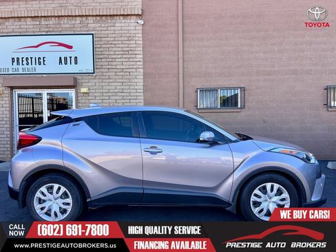 Used 2019 Toyota C-HR LE image 2