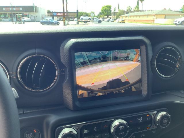 Used 2023 Jeep Wrangler Unlimited Sahara AWD/4WD image 19