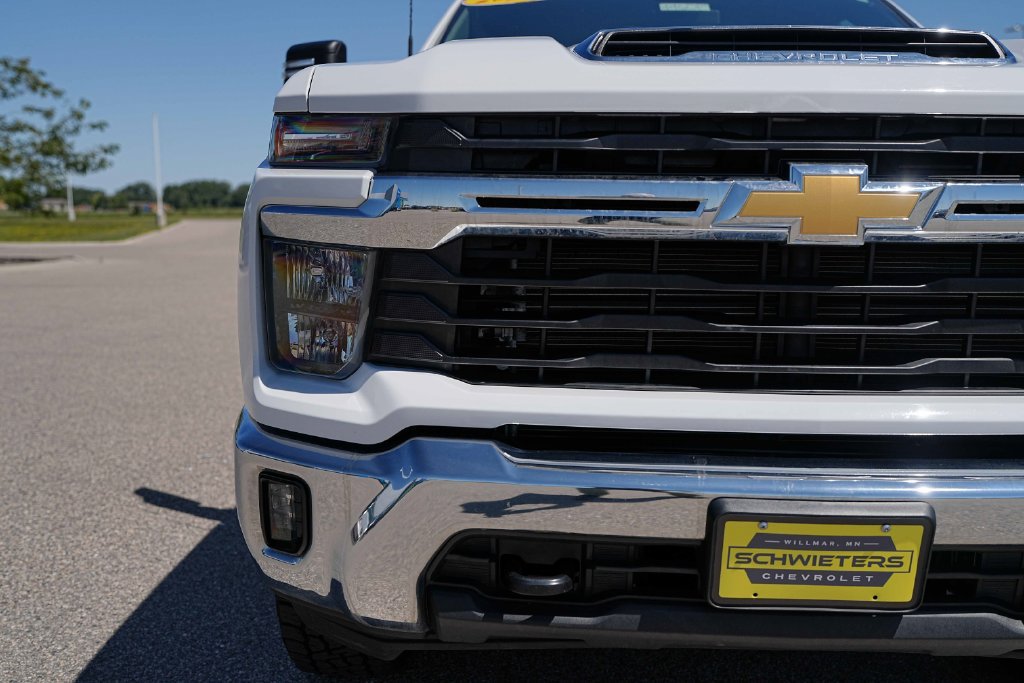Used 2025 Chevrolet Silverado 2500 LT AWD/4WD image 4