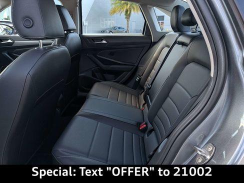 Used 2021 Volkswagen Jetta SE FWD image 17