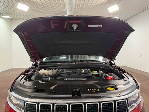Used 2024 Jeep Wagoneer Series III AWD/4WD image 87