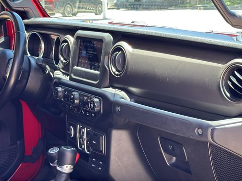 Used 2021 Jeep Gladiator Sport AWD/4WD image 29