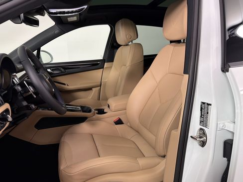 New 2026 Porsche Macan AWD/4WD image 5