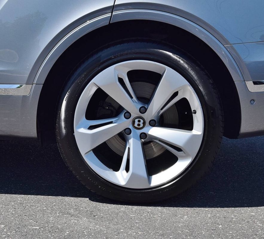 Used 2019 Bentley Bentayga AWD/4WD image 47