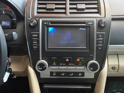 Used 2014 Toyota Camry LE FWD image 21