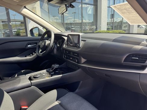 Used 2024 Nissan Rogue SV image 23