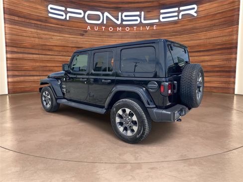 Used 2022 Jeep Wrangler Unlimited Sahara w/ Cold Weather Group AWD/4WD image 3