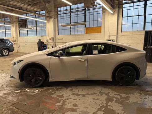 New 2026 Toyota Prius LE image 2